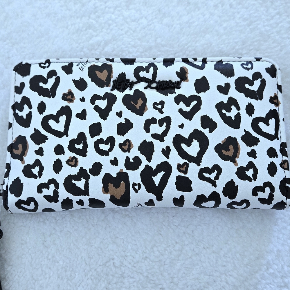 Betsey Johnson Leopard🐆 Hearts❤️ XO Zip Around Wristlet - NWT - Picture 13 of 15